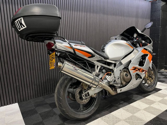 View our KAWASAKI ZX-9R