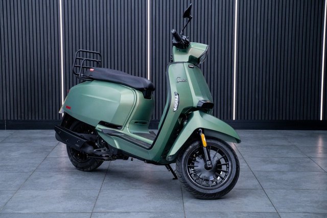 View our LAMBRETTA V50 Special