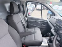 USED 2022 22 RENAULT TRAFIC Grey 2.0 dCi Blue SL28 Business van, 74,200 miles, Euro 6, ULEZ compliant, 6-Speed manual, Bluetooth, Cruise Control, DAB. Plus VAT @ 20%! This 2022 Renault Trafic boasts a full service history, with its last service completed on 26th June 2025 at 66,949 miles, offering peace of mind for its next owner. This dCi Blue SL28 Business L1 H1 model is powered by an efficient 2.0 litre diesel engine, meeting Euro 6 emission standards and benefiting from low CO2 emissions. The Business trim level includes a DAB radio with Bluetooth connectivity, a USB socket, and an AUX input, ensuring you stay connected and entertained on every journey. F