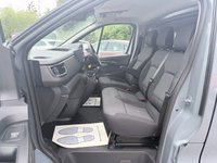 USED 2022 22 RENAULT TRAFIC Grey 2.0 dCi Blue SL28 Business van, 74,200 miles, Euro 6, ULEZ compliant, 6-Speed manual, Bluetooth, Cruise Control, DAB. Plus VAT @ 20%! This 2022 Renault Trafic boasts a full service history, with its last service completed on 26th June 2025 at 66,949 miles, offering peace of mind for its next owner. This dCi Blue SL28 Business L1 H1 model is powered by an efficient 2.0 litre diesel engine, meeting Euro 6 emission standards and benefiting from low CO2 emissions. The Business trim level includes a DAB radio with Bluetooth connectivity, a USB socket, and an AUX input, ensuring you stay connected and entertained on every journey. F