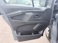 USED 2022 22 RENAULT TRAFIC Grey 2.0 dCi Blue SL28 Business van, 74,200 miles, Euro 6, ULEZ compliant, 6-Speed manual, Bluetooth, Cruise Control, DAB. Plus VAT @ 20%! This 2022 Renault Trafic boasts a full service history, with its last service completed on 26th June 2025 at 66,949 miles, offering peace of mind for its next owner. This dCi Blue SL28 Business L1 H1 model is powered by an efficient 2.0 litre diesel engine, meeting Euro 6 emission standards and benefiting from low CO2 emissions. The Business trim level includes a DAB radio with Bluetooth connectivity, a USB socket, and an AUX input, ensuring you stay connected and entertained on every journey. F