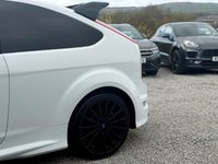 USED 2010 10 FORD FOCUS 2.5 RS Hatchback 3dr Petrol Manual (225 g/km, 301 bhp) 