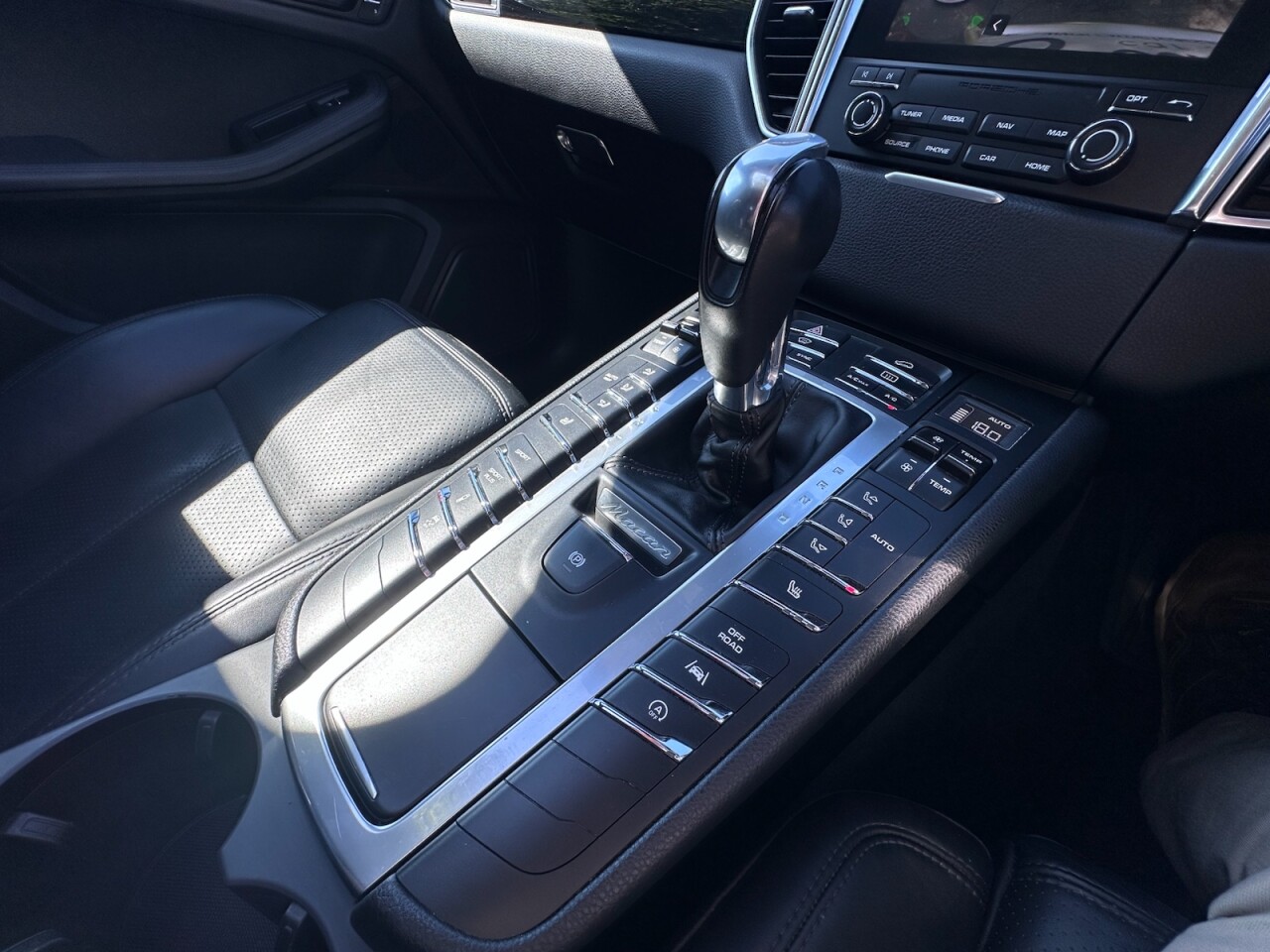 2016 PORSCHE MACAN 3.0 TD V6 S SUV 5dr Diesel PDK 4WD Euro 6 (s/s) (258 ps) - vehicle photo 17 for sale on PureCar