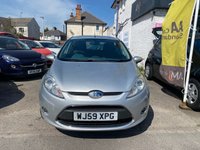 USED 2009 59 FORD FIESTA 1.25 Zetec Hatchback 5dr Petrol Manual (133 g/km, 81 bhp) NICE LITTLE 5 DOOR FIESTA + COMES WITH GOOD SERVICE HISTORY + FRESH SERVICE + NEW MOT + CLEAN CONDITION THROUGHOUT + FINISHED IN A SILVER COLOUR + SPEC INCLUDES  ALLOY WHEELS, CLOTH INTERIOR, ISOFIX, HEATED WINDSCREEN, ELECTRIC MIRRORS AND WINDOWS, MULTI FUNCTION STEERING WHEEL, BLUETOOTH, A/C + 3 MONTHS WARRANTY + 12 MONTHS AA BREAKDOWN COVER INCLUDED