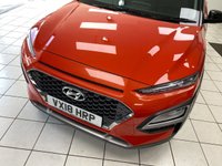 USED 2018 18 HYUNDAI KONA 1.6 T-GDI 176PS 4WD PREMIUM GT DC AUTOMATIC 5DR HATCHBACK TANGERINE COMET PEARL / DARK KNIGHT ROOF / BLACK LEATHER TRIM / CLIMATE CONTROL / HEATED FRONT SEATS / ELECTRIC FRONT SEATS / ELECTRIC WINDOWS / POWERFOLD MIRRORS / AUTO LIGHT & WIPERS / LANE ASSIST / FM AM TUNER / BLUETOOTH / APPLE CARPLAY / ANDROID AUTO / REAR PARKING CAMERA AND SENSORS / PRIVACY GLASS / 18" ALLOY WHEELS / SERVICE HISTORY