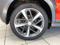 USED 2018 18 HYUNDAI KONA 1.6 T-GDI 176PS 4WD PREMIUM GT DC AUTOMATIC 5DR HATCHBACK TANGERINE COMET PEARL / DARK KNIGHT ROOF / BLACK LEATHER TRIM / CLIMATE CONTROL / HEATED FRONT SEATS / ELECTRIC FRONT SEATS / ELECTRIC WINDOWS / POWERFOLD MIRRORS / AUTO LIGHT & WIPERS / LANE ASSIST / FM AM TUNER / BLUETOOTH / APPLE CARPLAY / ANDROID AUTO / REAR PARKING CAMERA AND SENSORS / PRIVACY GLASS / 18" ALLOY WHEELS / SERVICE HISTORY