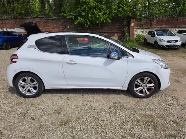 View our PEUGEOT 208