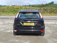 USED 2010 10 FORD FOCUS 1.6 Titanium Hatchback 5dr Petrol Manual (159 g/km, 99 bhp) HEATED WINDSCREEN