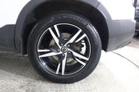 USED 2022 22 VOLVO XC40 2.0 B3 MHEV Plus Dark DCT Auto Euro 6 (s/s) 5dr Reverse Camera, Heated Seats,