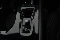USED 2022 22 VOLVO XC40 2.0 B3 MHEV Plus Dark DCT Auto Euro 6 (s/s) 5dr Reverse Camera, Heated Seats,