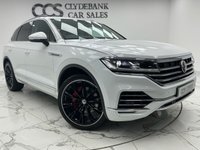 USED 2020 69 VOLKSWAGEN TOUAREG 3.0 TSI V6 SEL SUV 5dr Petrol Tiptronic 4Motion Euro 6 (s/s) (340 ps) Finished In Finished In Pure White, This Touareg Comes With 22" Alloy Wheels, Red Brake Callipers, 2 Keys, Front And Rear Parking Sensors, 2 Keys, Full Dealer Service History, 12 Months MOT 3 Months Warranty, Finance And Extended Warranty Available.