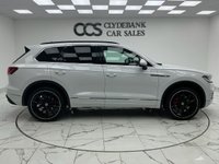 USED 2020 69 VOLKSWAGEN TOUAREG 3.0 TSI V6 SEL SUV 5dr Petrol Tiptronic 4Motion Euro 6 (s/s) (340 ps) Finished In Finished In Pure White, This Touareg Comes With 22" Alloy Wheels, Red Brake Callipers, 2 Keys, Front And Rear Parking Sensors, 2 Keys, Full Dealer Service History, 12 Months MOT 3 Months Warranty, Finance And Extended Warranty Available.