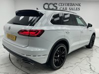 USED 2020 69 VOLKSWAGEN TOUAREG 3.0 TSI V6 SEL SUV 5dr Petrol Tiptronic 4Motion Euro 6 (s/s) (340 ps) Finished In Finished In Pure White, This Touareg Comes With 22" Alloy Wheels, Red Brake Callipers, 2 Keys, Front And Rear Parking Sensors, 2 Keys, Full Dealer Service History, 12 Months MOT 3 Months Warranty, Finance And Extended Warranty Available.