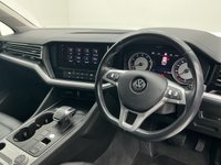 USED 2020 69 VOLKSWAGEN TOUAREG 3.0 TSI V6 SEL SUV 5dr Petrol Tiptronic 4Motion Euro 6 (s/s) (340 ps) Finished In Finished In Pure White, This Touareg Comes With 22" Alloy Wheels, Red Brake Callipers, 2 Keys, Front And Rear Parking Sensors, 2 Keys, Full Dealer Service History, 12 Months MOT 3 Months Warranty, Finance And Extended Warranty Available.