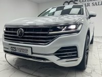 USED 2020 69 VOLKSWAGEN TOUAREG 3.0 TSI V6 SEL SUV 5dr Petrol Tiptronic 4Motion Euro 6 (s/s) (340 ps) Finished In Finished In Pure White, This Touareg Comes With 22" Alloy Wheels, Red Brake Callipers, 2 Keys, Front And Rear Parking Sensors, 2 Keys, Full Dealer Service History, 12 Months MOT 3 Months Warranty, Finance And Extended Warranty Available.