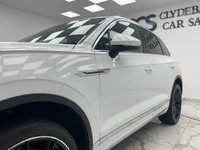 USED 2020 69 VOLKSWAGEN TOUAREG 3.0 TSI V6 SEL SUV 5dr Petrol Tiptronic 4Motion Euro 6 (s/s) (340 ps) Finished In Finished In Pure White, This Touareg Comes With 22" Alloy Wheels, Red Brake Callipers, 2 Keys, Front And Rear Parking Sensors, 2 Keys, Full Dealer Service History, 12 Months MOT 3 Months Warranty, Finance And Extended Warranty Available.