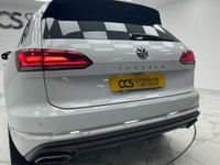 USED 2020 69 VOLKSWAGEN TOUAREG 3.0 TSI V6 SEL SUV 5dr Petrol Tiptronic 4Motion Euro 6 (s/s) (340 ps) Finished In Finished In Pure White, This Touareg Comes With 22" Alloy Wheels, Red Brake Callipers, 2 Keys, Front And Rear Parking Sensors, 2 Keys, Full Dealer Service History, 12 Months MOT 3 Months Warranty, Finance And Extended Warranty Available.