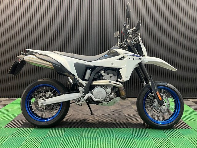 View our SUZUKI DR-Z400