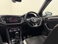 USED 2019 69 VOLKSWAGEN T-ROC 1.5 TSI GPF EVO SEL SUV 5dr Petrol Manual Euro 6 (s/s) (150 ps) REVERSING CAMERA + APPLE CARPLAY / ANDROID AUTO + 360 PARKING SENSORS + FULL VOLKSWAGEN SERVICE HISTORY + DIGITAL DASHBOARD
