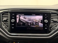 USED 2019 69 VOLKSWAGEN T-ROC 1.5 TSI GPF EVO SEL SUV 5dr Petrol Manual Euro 6 (s/s) (150 ps) REVERSING CAMERA + APPLE CARPLAY / ANDROID AUTO + 360 PARKING SENSORS + FULL VOLKSWAGEN SERVICE HISTORY + DIGITAL DASHBOARD