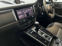 USED 2022 22 PORSCHE MACAN 2.0T SUV 5dr Petrol PDK 4WD Euro 6 (s/s) (265 ps) 1 OWNER + 4WD