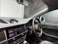USED 2022 22 PORSCHE MACAN 2.0T SUV 5dr Petrol PDK 4WD Euro 6 (s/s) (265 ps) 1 OWNER + 4WD