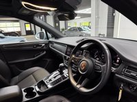 USED 2022 22 PORSCHE MACAN 2.0T SUV 5dr Petrol PDK 4WD Euro 6 (s/s) (265 ps) 1 OWNER + 4WD