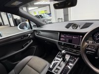 USED 2022 22 PORSCHE MACAN 2.0T SUV 5dr Petrol PDK 4WD Euro 6 (s/s) (265 ps) 1 OWNER + 4WD