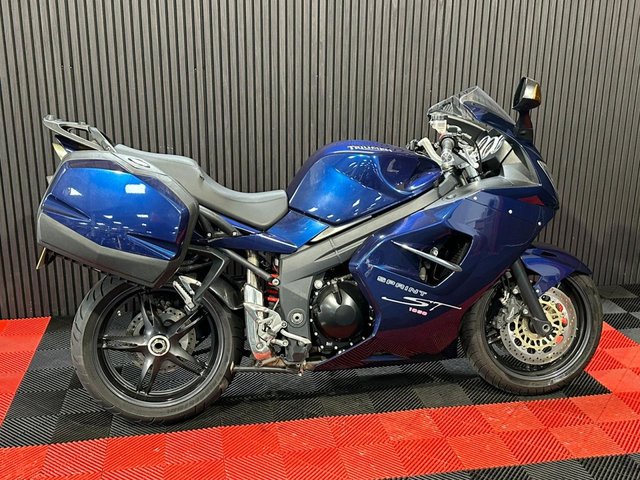 View our TRIUMPH SPRINT ST 1050