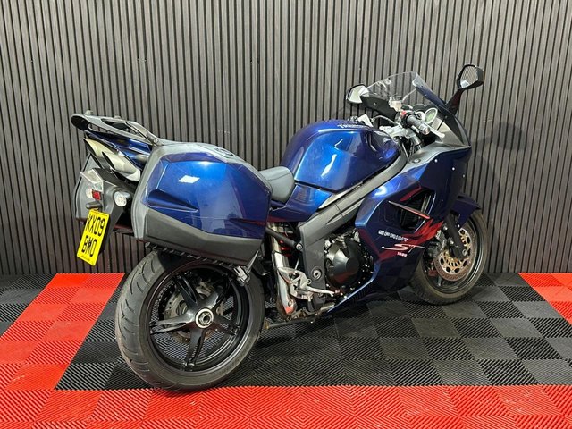 View our TRIUMPH SPRINT ST 1050
