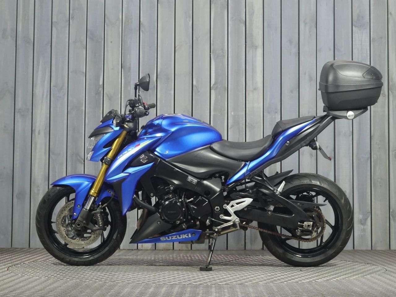 SUZUKI GSX-S1000