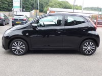 USED 2021 71 TOYOTA AYGO 1.0 VVT-i x-play 5d 70 S/S APPLE CARPLAY / ANDROID AUTO (GIVES YOU SAT NAV), REVERSING CAMERA, DAB RADIO, BLUETOOTH PHONE & MUSIC, AUX & USB INPUTS, MANUAL GEARBOX, LED DAYTIME RUNNING LIGHTS, SPARE WHEEL, LEATHER MULTIFUNCTION STEERING WHEEL, AIR CONDITIONING, TRIP COMPUTER, ISO FIX, TYRE PRESSURE WARNING, SPEED LIMITER, ELECTRIC WINDOWS, ELECTRIC MIRRORS, FOLDING REAR SEATS, AIRBAGS WITH PASSANGER OFF, SPACE SAVER SPARE WHEEL, 1 OWNER FROM NEW, SERVICE HISTORY