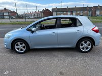 USED 2010 10 TOYOTA AURIS 1.4 D-4D TR Hatchback 5dr Diesel MultiMode Euro 4 (90 ps) AUTOMATIC* PADDLE SHIFT* 13 MAIN DEALER SERVICE STAMPS* DUAL CLIMATE CONTROL WITH AIR CON* AM / FM RADIO* CD PLAYER* AUX* USB* REMOTE CENTRAL LOCKING WITH 2 KEYS* ELECTRIC WINDOWS & MIRRORS