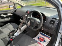 USED 2010 10 TOYOTA AURIS 1.4 D-4D TR Hatchback 5dr Diesel MultiMode Euro 4 (90 ps) AUTOMATIC* PADDLE SHIFT* 13 MAIN DEALER SERVICE STAMPS* DUAL CLIMATE CONTROL WITH AIR CON* AM / FM RADIO* CD PLAYER* AUX* USB* REMOTE CENTRAL LOCKING WITH 2 KEYS* ELECTRIC WINDOWS & MIRRORS