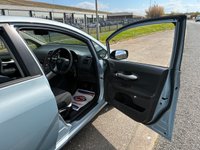 USED 2010 10 TOYOTA AURIS 1.4 D-4D TR Hatchback 5dr Diesel MultiMode Euro 4 (90 ps) AUTOMATIC* PADDLE SHIFT* 13 MAIN DEALER SERVICE STAMPS* DUAL CLIMATE CONTROL WITH AIR CON* AM / FM RADIO* CD PLAYER* AUX* USB* REMOTE CENTRAL LOCKING WITH 2 KEYS* ELECTRIC WINDOWS & MIRRORS