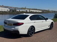 USED 2022 72 BMW 5 SERIES 3.0 545e 12kWh M Sport Saloon 4dr Petrol Plug-in Hybrid Steptronic xDrive Euro 6 (s/s) (394 ps) ***REVERSING CAMERA - CRUISE CONTROL - APPLE CARPLAY - ANDROID AUTO ***
