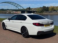 USED 2022 72 BMW 5 SERIES 3.0 545e 12kWh M Sport Saloon 4dr Petrol Plug-in Hybrid Steptronic xDrive Euro 6 (s/s) (394 ps) ***REVERSING CAMERA - CRUISE CONTROL - APPLE CARPLAY - ANDROID AUTO ***