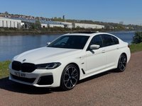 USED 2022 72 BMW 5 SERIES 3.0 545e 12kWh M Sport Saloon 4dr Petrol Plug-in Hybrid Steptronic xDrive Euro 6 (s/s) (394 ps) ***REVERSING CAMERA - CRUISE CONTROL - APPLE CARPLAY - ANDROID AUTO ***