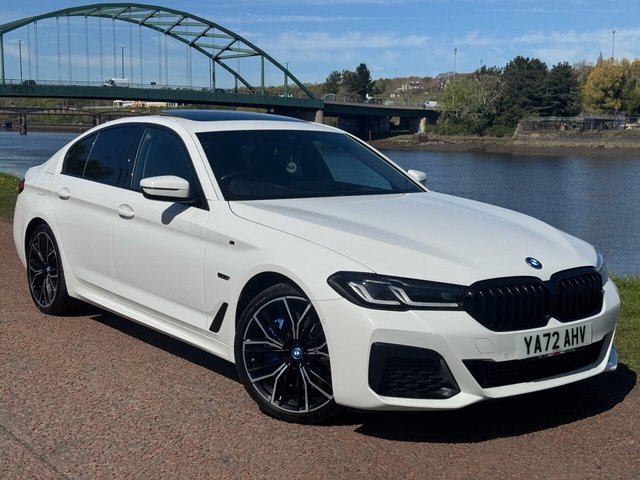 2022 5 SERIES 3.0 545E 12KWH M SPORT SALOON 4DR PETROL PLUG IN HYBRID STEPTRONIC... photo
