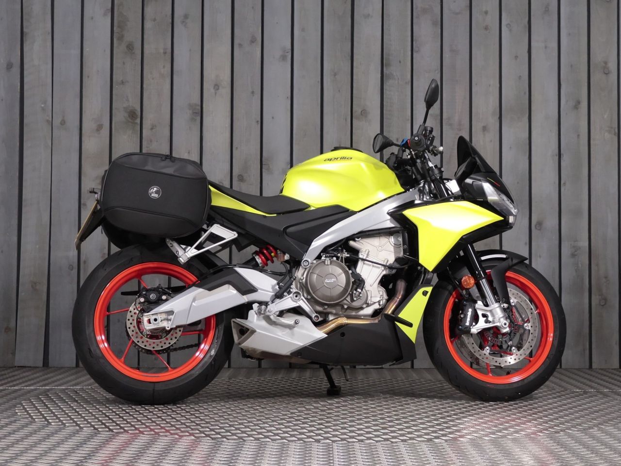 APRILIA TUONO 660