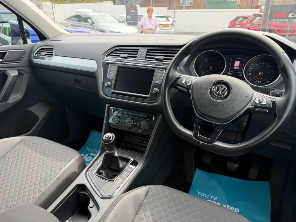 USED 2017 VOLKSWAGEN TIGUAN 2.0 TDI BlueMotion Tech SE SUV 5dr Diesel Manual Euro 6 (s/s) (150 ps) 