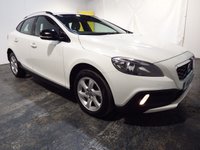 USED 2014 14 VOLVO V40 CROSS COUNTRY 1.6 D2 SE Hatchback 5dr Diesel Manual Euro 5 (s/s) (115 ps) &pound;20 Road Tax-Great Economy-A/C-Service History-2 Keys-DAB Radio-Bluetooth