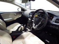 USED 2014 14 VOLVO V40 CROSS COUNTRY 1.6 D2 SE Hatchback 5dr Diesel Manual Euro 5 (s/s) (115 ps) &pound;20 Road Tax-Great Economy-A/C-Service History-2 Keys-DAB Radio-Bluetooth