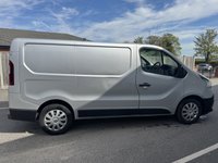 USED 2021 71 RENAULT TRAFIC 2.0 dCi ENERGY 28 Business+ Panel Van 5dr Diesel Manual SWB Standard Roof Euro 6 (s/s) (120 ps) This 2021 Renault Trafic presents a superb ownership proposition, having been meticulously maintained by its single owner from new. This Business+ SWB Standard Roof model, powered by an efficient 2.0 litre dCi diesel engine, meets Euro 6 emission standards and boasts a clear vehicle history check. Inside, you'll find a DAB radio with Bluetooth connectivity, a USB socket, and two 15W speakers, ensuring your journeys are accompanied by your favourite audio. For enhanced safety and convenience.