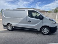USED 2021 71 RENAULT TRAFIC 2.0 dCi ENERGY 28 Business+ Panel Van 5dr Diesel Manual SWB Standard Roof Euro 6 (s/s) (120 ps) This 2021 Renault Trafic presents a superb ownership proposition, having been meticulously maintained by its single owner from new. This Business+ SWB Standard Roof model, powered by an efficient 2.0 litre dCi diesel engine, meets Euro 6 emission standards and boasts a clear vehicle history check. Inside, you'll find a DAB radio with Bluetooth connectivity, a USB socket, and two 15W speakers, ensuring your journeys are accompanied by your favourite audio. For enhanced safety and convenience.