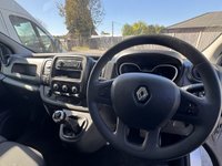 USED 2021 71 RENAULT TRAFIC 2.0 dCi ENERGY 28 Business+ Panel Van 5dr Diesel Manual SWB Standard Roof Euro 6 (s/s) (120 ps) This 2021 Renault Trafic presents a superb ownership proposition, having been meticulously maintained by its single owner from new. This Business+ SWB Standard Roof model, powered by an efficient 2.0 litre dCi diesel engine, meets Euro 6 emission standards and boasts a clear vehicle history check. Inside, you'll find a DAB radio with Bluetooth connectivity, a USB socket, and two 15W speakers, ensuring your journeys are accompanied by your favourite audio. For enhanced safety and convenience.