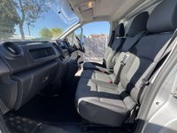 USED 2021 71 RENAULT TRAFIC 2.0 dCi ENERGY 28 Business+ Panel Van 5dr Diesel Manual SWB Standard Roof Euro 6 (s/s) (120 ps) This 2021 Renault Trafic presents a superb ownership proposition, having been meticulously maintained by its single owner from new. This Business+ SWB Standard Roof model, powered by an efficient 2.0 litre dCi diesel engine, meets Euro 6 emission standards and boasts a clear vehicle history check. Inside, you'll find a DAB radio with Bluetooth connectivity, a USB socket, and two 15W speakers, ensuring your journeys are accompanied by your favourite audio. For enhanced safety and convenience.