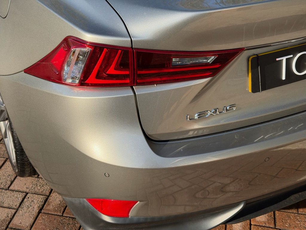 USED 2016 16 LEXUS IS 2.5 300h F Sport Saloon 4dr Petrol Hybrid E-CVT Euro 6 (s/s) (223 ps) 