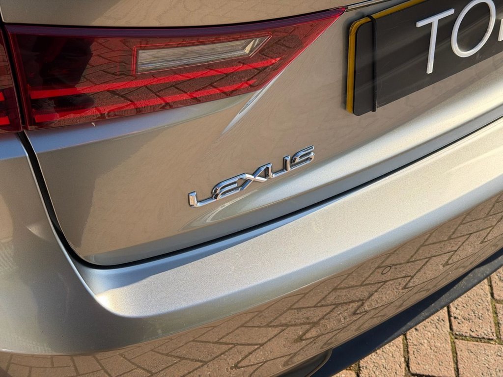 USED 2016 16 LEXUS IS 2.5 300h F Sport Saloon 4dr Petrol Hybrid E-CVT Euro 6 (s/s) (223 ps) 