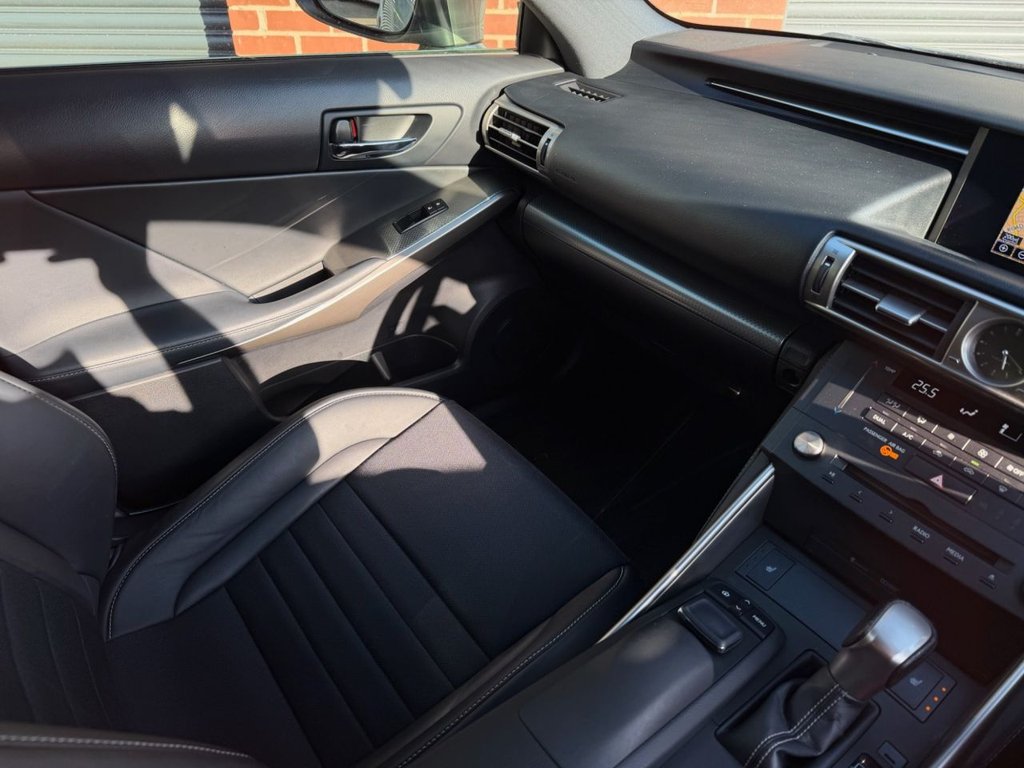 USED 2016 16 LEXUS IS 2.5 300h F Sport Saloon 4dr Petrol Hybrid E-CVT Euro 6 (s/s) (223 ps) 